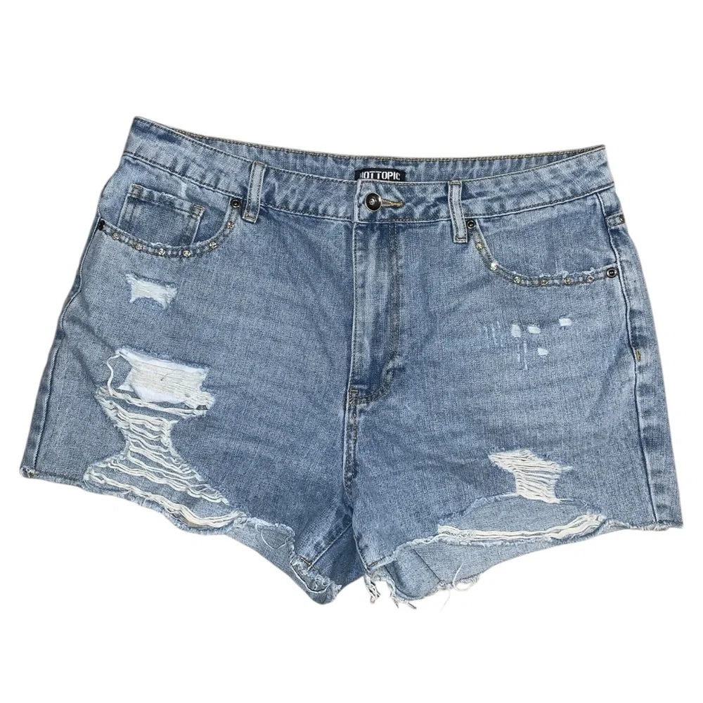 Hot Topic Distressed Skull Shorts - Picture 2 of 11